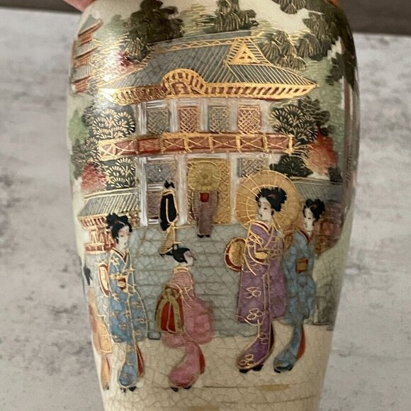 Early 20th C.  Japanese Satsuma Hand-Painted Enamel Multicolor Gilded 6.5" Vase - Picture 5 of 9